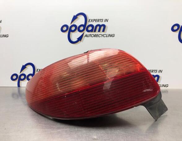 Combination Rearlight PEUGEOT 206 Hatchback (2A/C), PEUGEOT 206 Saloon, PEUGEOT 206 SW (2E/K)