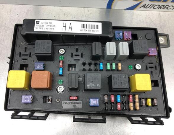 Fuse Box OPEL ASTRA H (A04)