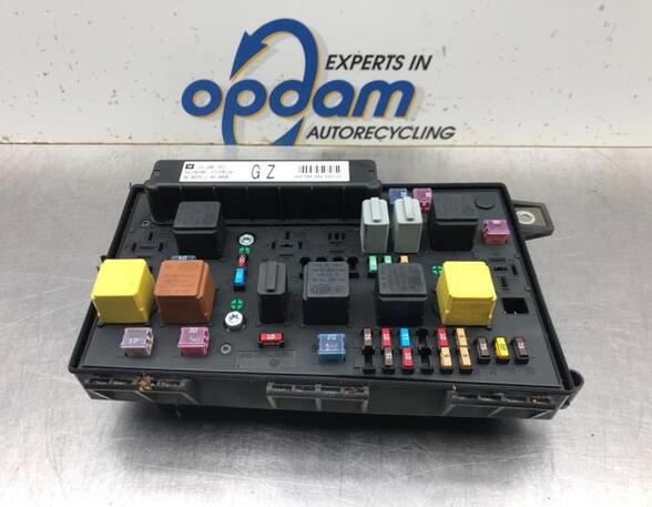 Fuse Box OPEL ASTRA H (A04)