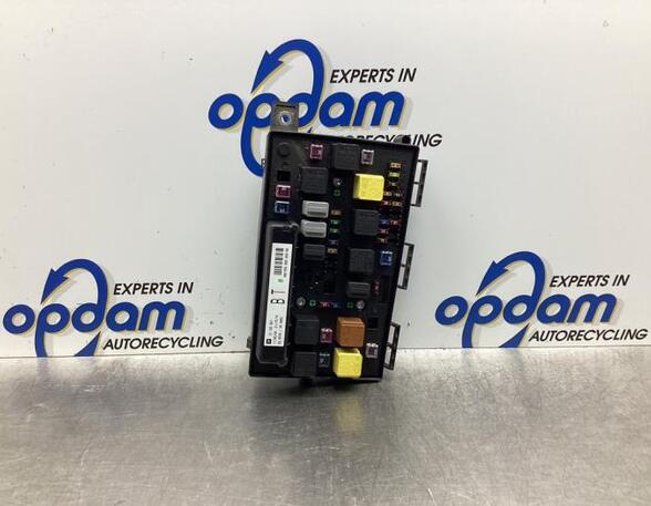 Fuse Box OPEL ASTRA H (A04)