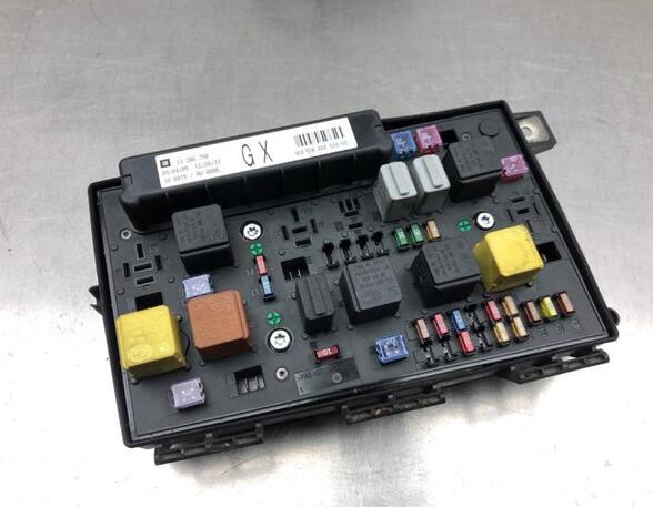 Fuse Box OPEL ASTRA H Estate (A04)