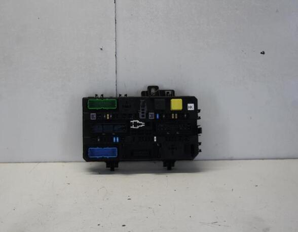 Fuse Box OPEL ASTRA H Estate (A04)