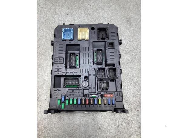 Fuse Box PEUGEOT 308 SW I (4E_, 4H_), PEUGEOT 308 I (4A_, 4C_)