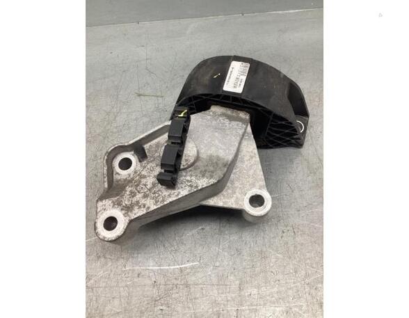 Engine Mount Bracket DACIA SANDERO II