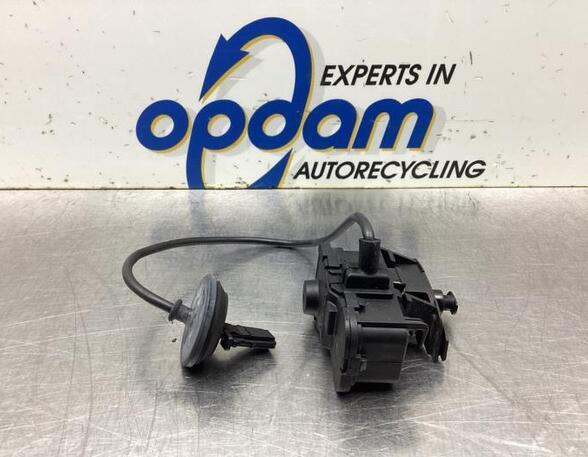 Servomotor for fuel filler flap VW GOLF VII (5G1, BQ1, BE1, BE2)