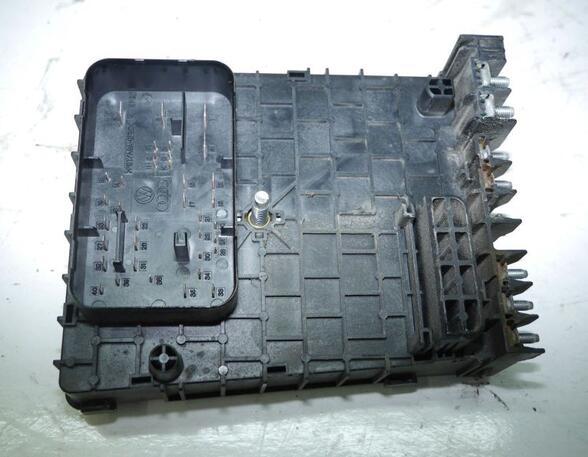 Fuse Box VW PASSAT Variant (3C5)