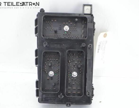 Fuse Box OPEL Astra H Caravan (L35)