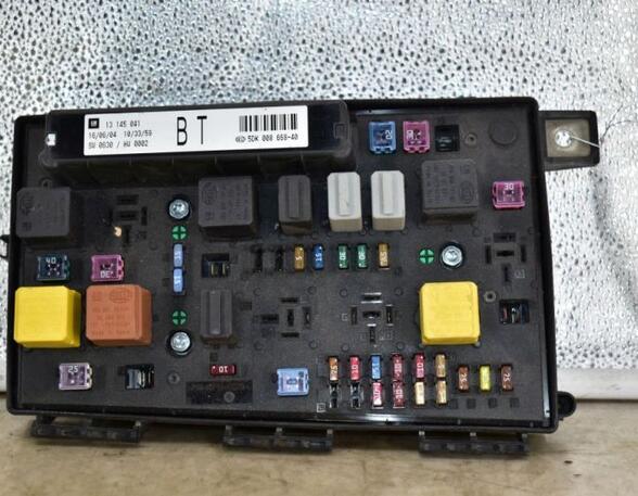 Fuse Box OPEL ASTRA H Estate (A04)