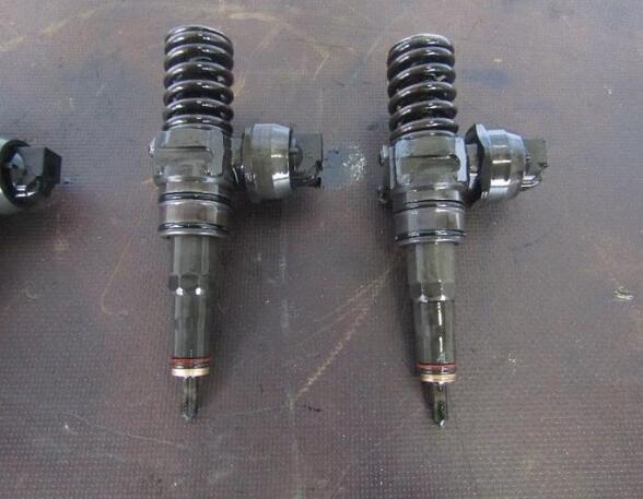 Injector Nozzle VW PASSAT Variant (3C5), VW PASSAT B7 Estate Van (365)