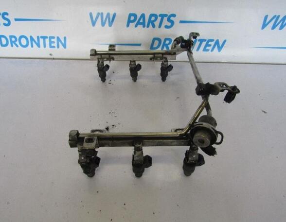 Petrol Fuel Rail VW PASSAT (3B2)